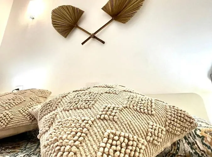 Cozy In Centric Area At With Air Conditioner