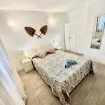 Cozy In Centric Area At With Air Conditioner *