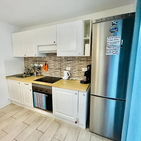 Cozy In Centric Area At With Air Conditioner Apartament *