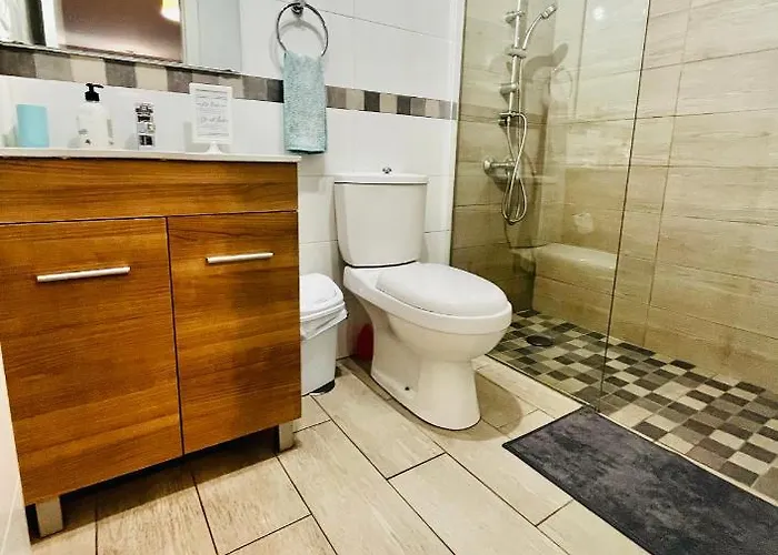 Cozy In Centric Area At With Air Conditioner *